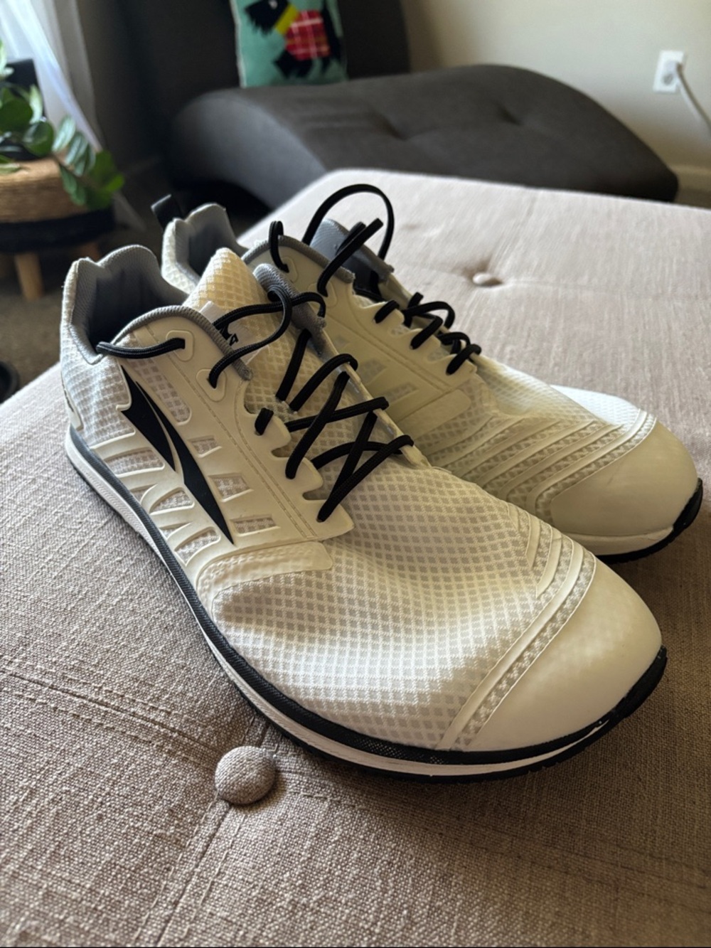 Men's Altra Solstice XT  Black and White Athletic Sneakers, Size 12
